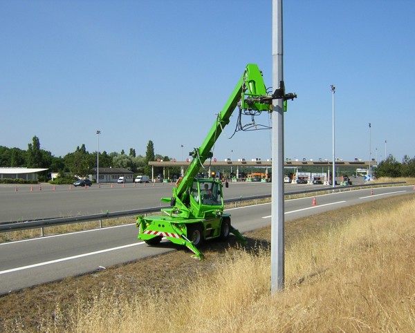 Contrôle de conformité mécanique des mats de stade