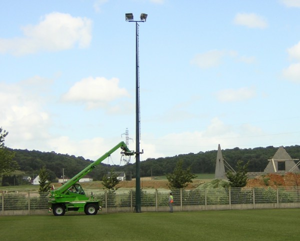 Contrôle mécanique des mats de stade