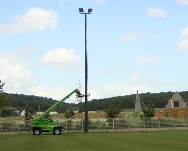 Contrôle mécanique des mats de stade